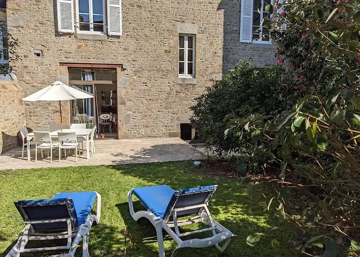 Grande Maison De Ville Avec Jardin - Baie Du Mont St Michel