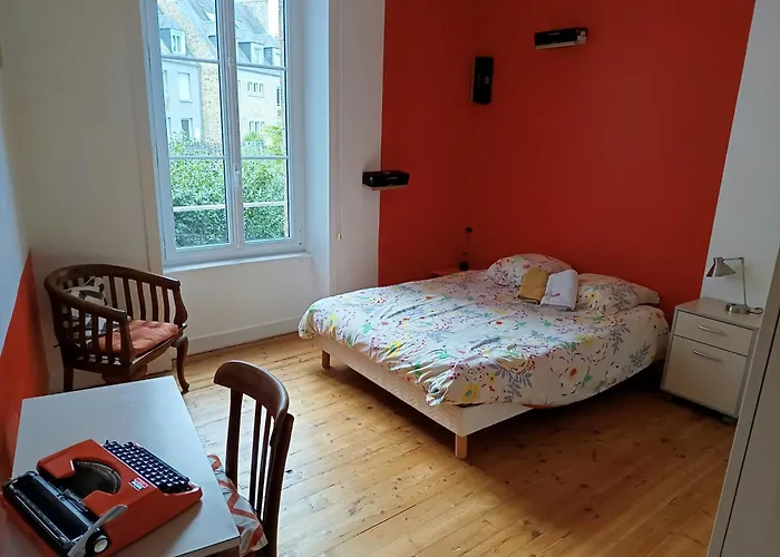 Grande Maison De Ville Avec Jardin - Baie Du Mont St Michel